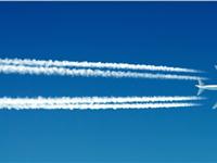 为什么飞机飞过后会留下白烟